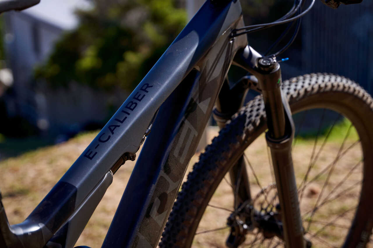 review of the trek e-caliber electric-assist mountain bike by myles kelsey of bike network