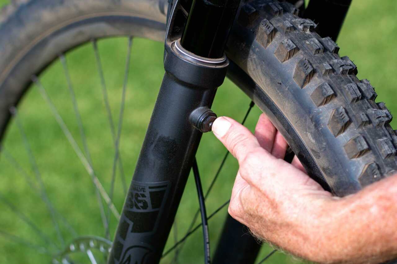 a review of the 2023 giant trance electric mountain bike as written by myles kelsey and published on bike network in paarl, south africa