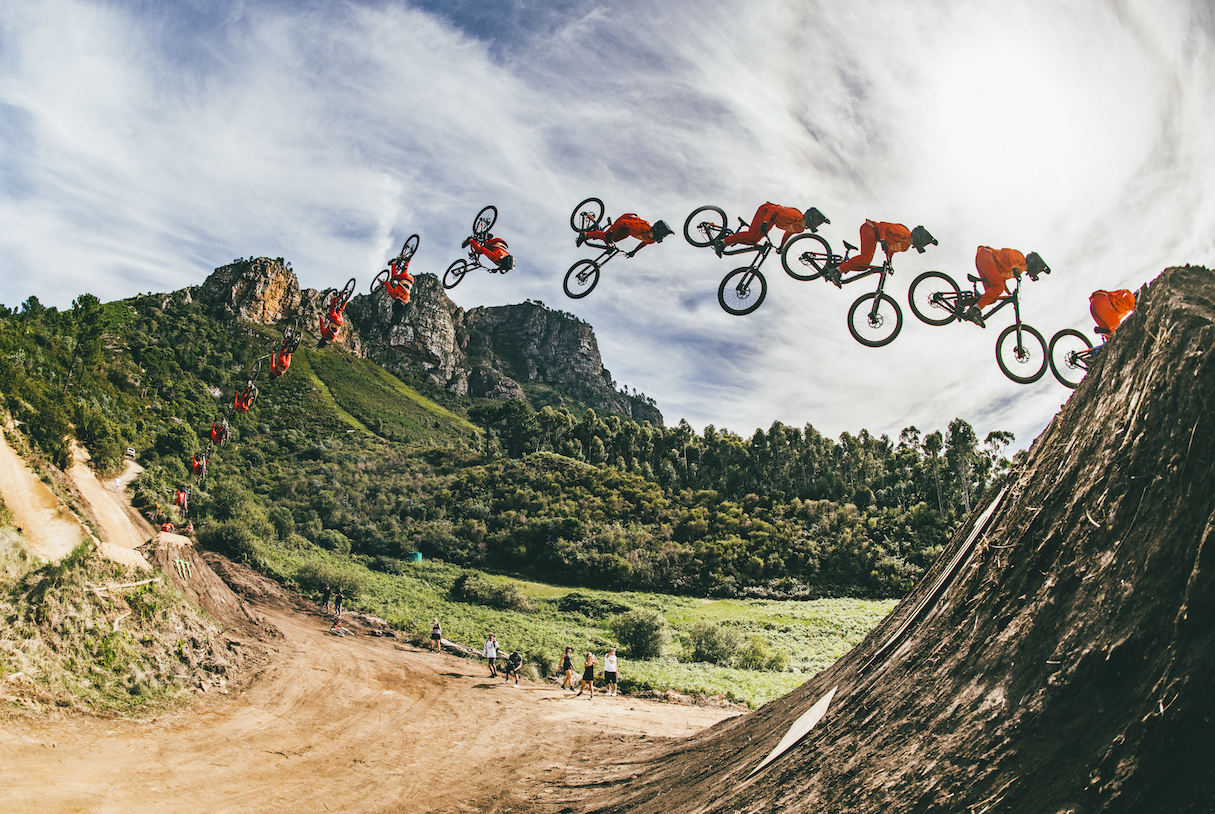 22 april 2023, stellenbosch south africa | tom isted sets a new world record at the darkfest mountain bike freeride contest